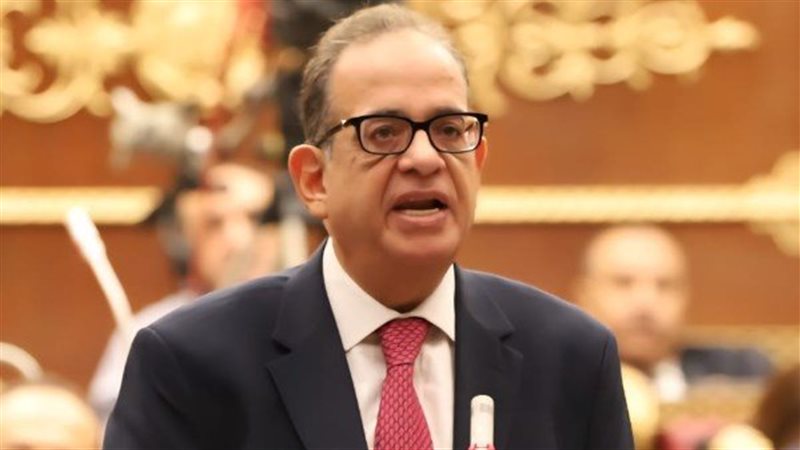 النائب طارق عبدالعزيز