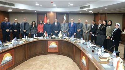 محافظ الجيزة يبحث مع نواب وشيوخ «حماة الوطن» خريطة التعاون لخدمة المواطنين