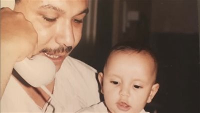 أحمد خالد صالح يُحيي ذكرى ميلاد والده