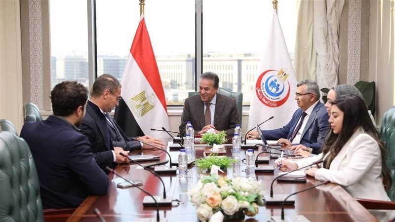 اجتماع وزير الصحة