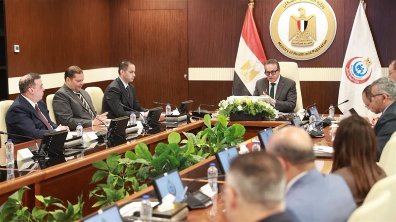 اجتماع وزير الصحة