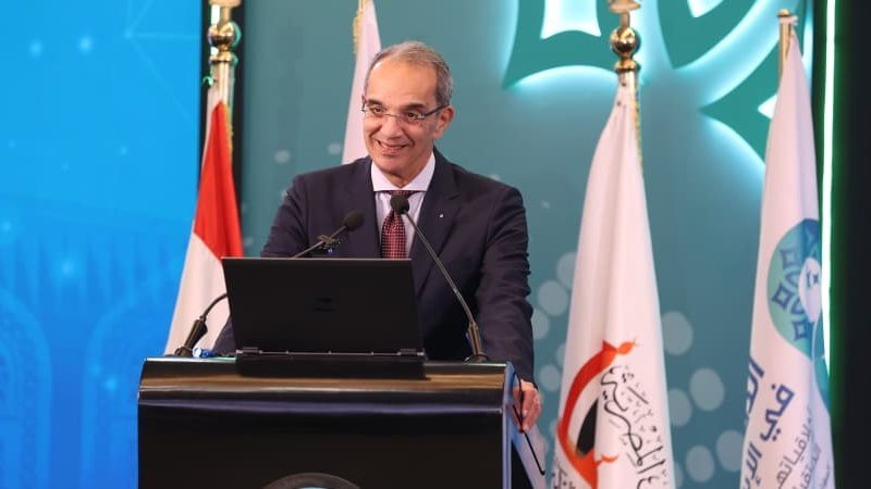 الدكتور عمرو طلعت