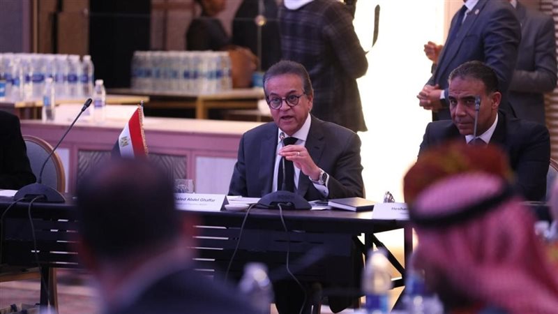 وزير الصحة خلال المناقشات