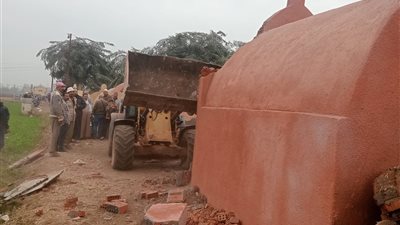 إزالة  16 مقبرة مخالفة بالتعدى على الأراضى الزراعية بأشمون 