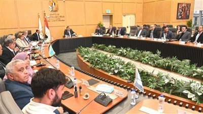 وزير الإسكان يعقد اجتماعا لمتابعة تنفيذ 