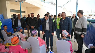 وزير الرياضة يشهد منافسات بطولة القاهرة للسباحة بالزعانف 