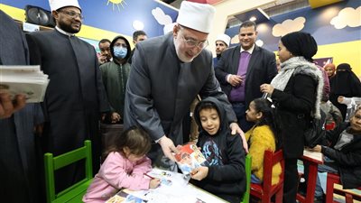 قيادات الأزهر يتفقدون جناح الأزهر بمعرض القاهرة الدولي للكتاب