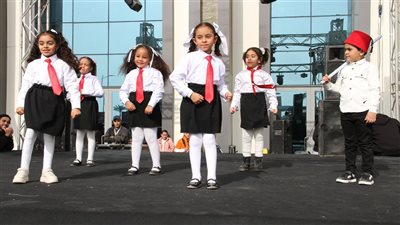 توعية وفنون وبهجة على المسرح الكبير في ثاني أيام معرض الكتاب