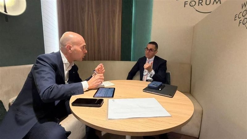 خلال لقاء وزير الاستثمار