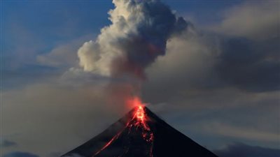 الفلبين تحث الطيارين على تجنب التحليق بالقرب من قمة بركان 