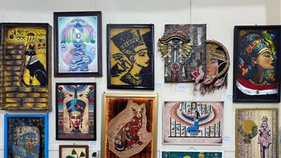 جناح الأزهر يحتفي بإبداعات معلمي التربية الفنية بلوحات تشكيلية متميزة