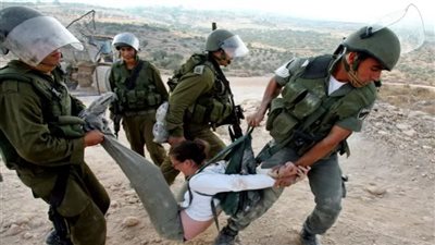 الاحتلال الإسرائيلي يعتدي على متضامنين أجانب في القدس