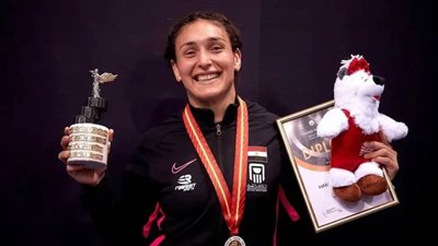 سمر حمزة تسعى لاستعادة الذهب ببطولة المصارعة الحرة في روسيا