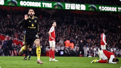  أرسنال ينهار ومانشستر يونايتد يواصل صحوته بثلاثية مثيرة