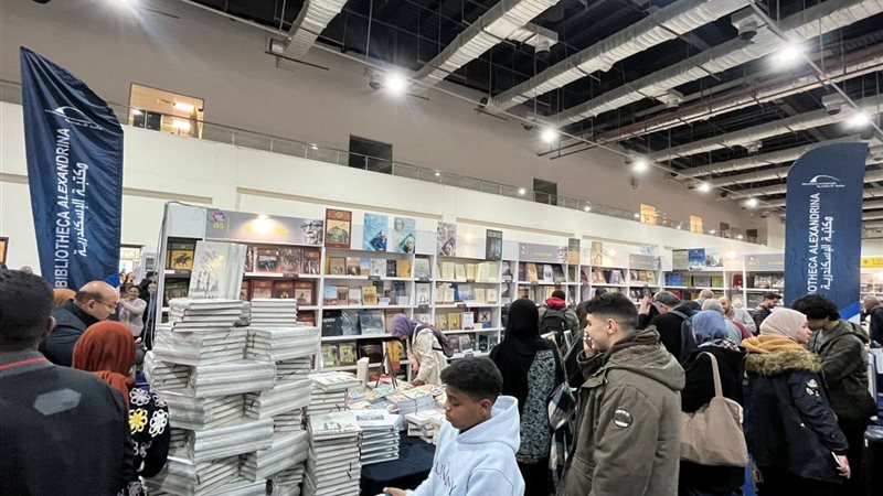  إقبالًا كثيفًا من