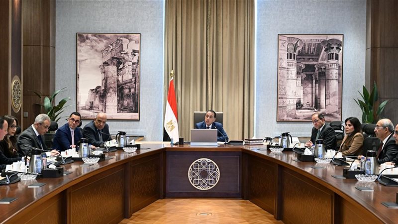 رئيس الوزراء خلال