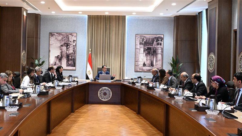 رئيس الوزراء خلال