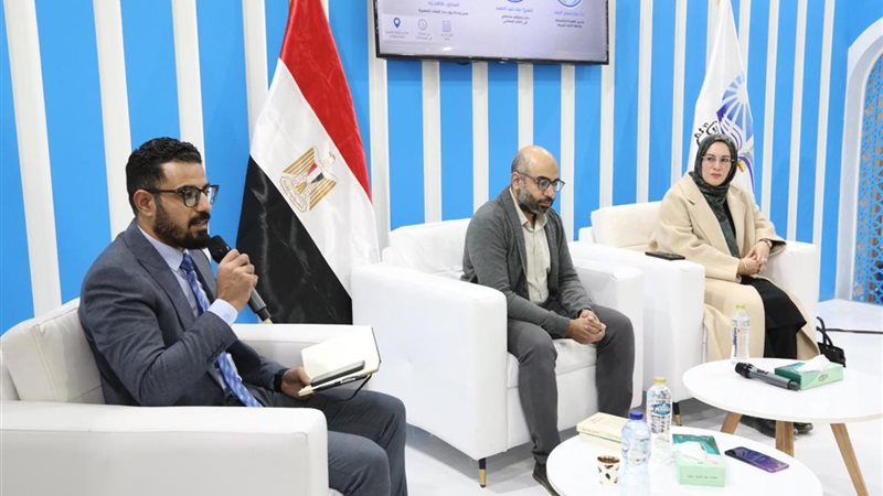 جانب من الندوة