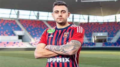 شوبير يطالب بوقف التكهنات حول مهاجم الأهلي ويؤكد استمرار جراديشار الأقرب