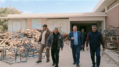 وكيل تعليم أسيوط يتابع مبادرة تدوير الرواكد بمدرسة الغنايم الثانوية الصناعية