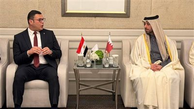 وزير الإسكان يعقد لقاءً ثنائيًا مع وزير البلدية القطري 
