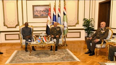 القائد العام للقوات المسلحة يلتقي نائب رئيس الوزراء ووزير الدفاع بالكونغو