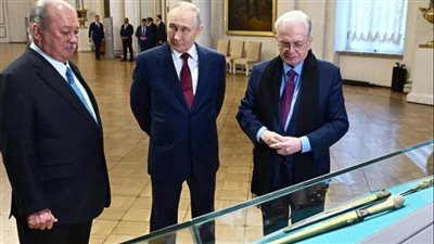 الرئيس الروسي يستقبل ملك ماليزيا في متحف 