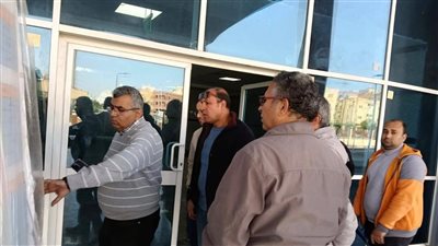 مساعد وزير الصحة يتفقد مشروع مستشفى العبور بنسبة تنفيذ 98%