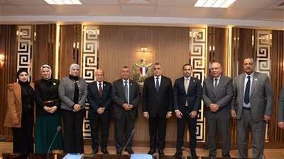 الإنتاج الحربي يستعرض مشروعات الطاقة والبيئة ويعزز الشراكة مع مجلس الشيوخ