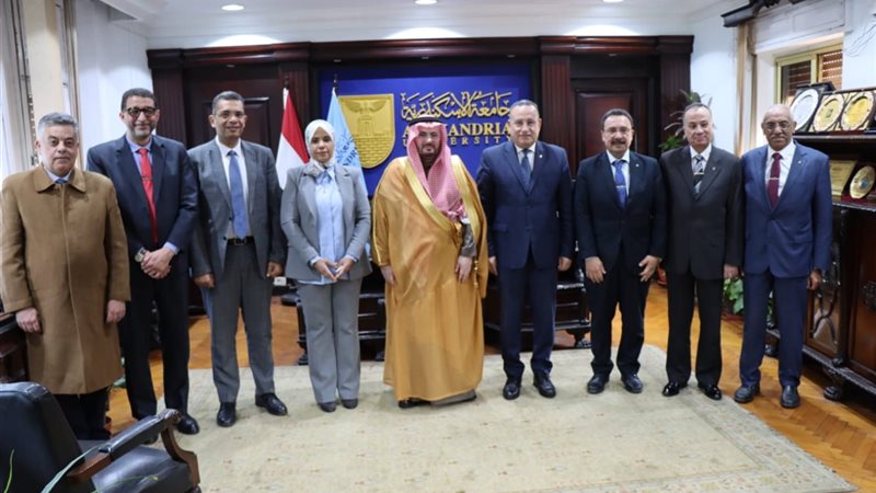 *رئيس جامعة الإسكندرية