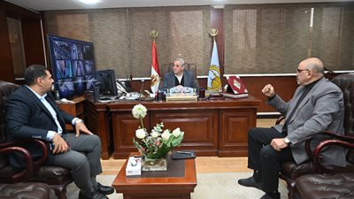 محافظ الغربية يناقش مع نائبه الموقف التنفيذي للمشروعات وملفات التصالح 
