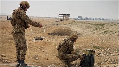 الجيش السوري يفكك كمية ضخمة من المتفجرات في طريق حلب – الرقة