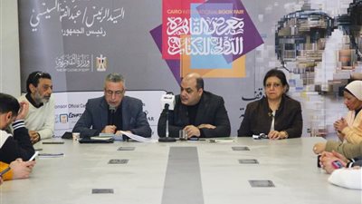 ترجمة الرواية المجهولة لبودلير تفتح نقاشًا نقديًا في معرض الكتاب