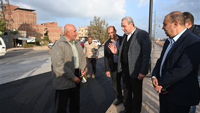 محافظ الغربية يراجع أعمال الرصف ومشروع الكورنيش بالمحلة