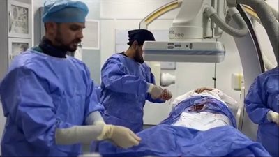 مستشفى القدس بغزة: طبيب مصري ينجح بإجراء تدخل قسطري دماغي معقّد لمصاب في الحرب