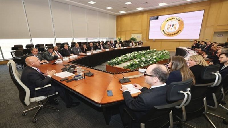 الوزير يلتقي سفير