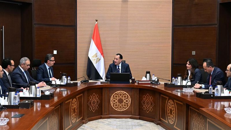 رئيس الوزراء خلال