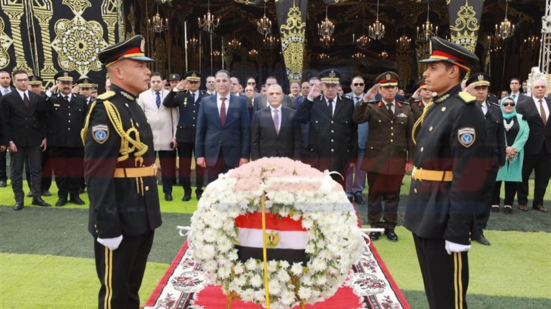 وضع إكليل الزهور