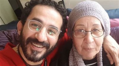 شقيقة أحمد حلمي تكشف تعرض والدتهما لوعكة صحية وتوجه رسالة مؤثرة