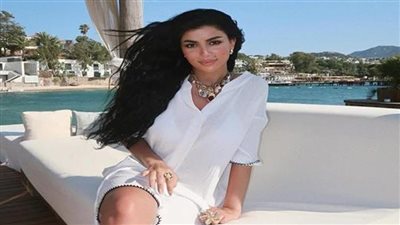  كارولين عزمي بطلة أمام 