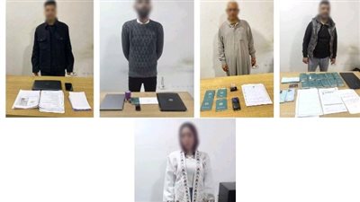 ضبط القائمين على إدارة 5 شركات لإلحاق العمالة بالخارج بدون ترخيص 