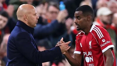 قبل مواجهة الماكبايس .. سلوت يكشف حقيقة عودة إيزاك إلى الملاعب