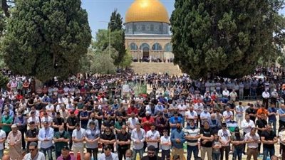 70 ألفًا يؤدون صلاة الجمعة في المسجد الأقصى
