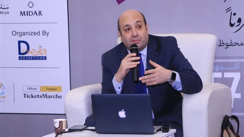 الكاتب والإعلامي