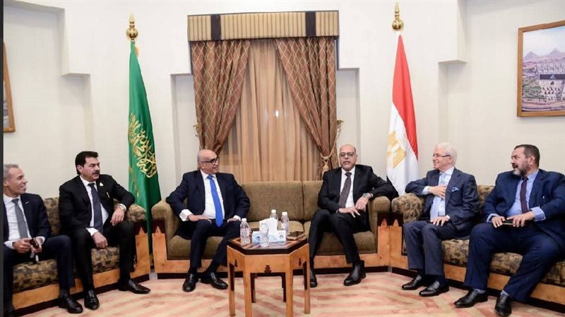 اجتماع وزير العمل