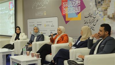 قصيدة النثر وأسئلتها الكبرى في مناقشات الصالون الثقافي بمعرض الكتاب