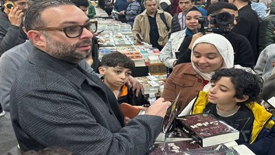 السيناريست أحمد عثمان يحتفل بصدور «الوارث» في معرض القاهرة للكتاب
