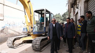  محافظ الغربية يراجع أعمال رصف شارع المقابر بحي ثان المحلة