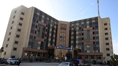 رئيس الوزراء يتفقد المستشفى الثلاثي الجامعي بالمنيا بعد بدء تشغيله تجريبيًا