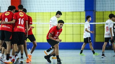  الأهلي يفوز على الزمالك ويحسم لقب دوري المرتبط للكرة الطائرة